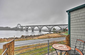 Foto 1 - Waterfront Oregon Abode w/ Balcony & Ocean Views