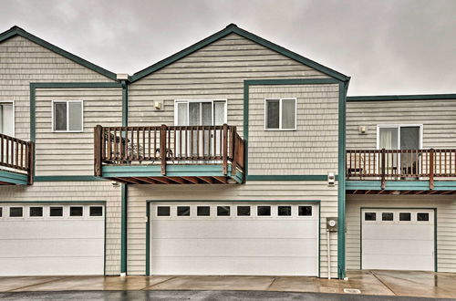 Photo 24 - Waterfront Oregon Abode w/ Balcony & Ocean Views