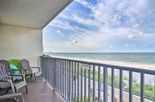 Foto 6 - Beachfront Madeira Beach Condo w/ Ocean Views