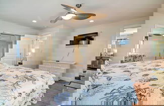 Foto 2 - Waterfront Sanctuary w/ Panoramic Bay Views