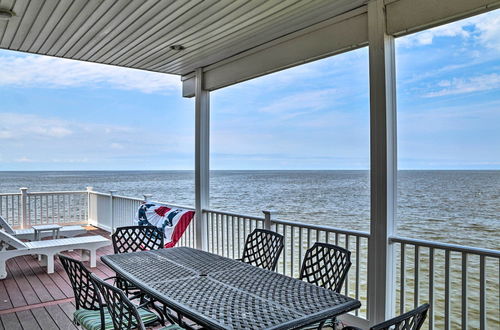 Foto 2 - Waterfront Sanctuary w/ Panoramic Bay Views