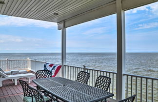 Foto 2 - Waterfront Sanctuary w/ Panoramic Bay Views