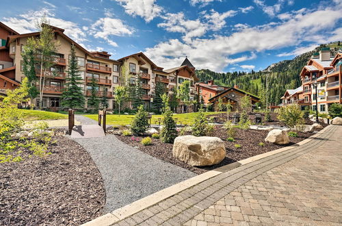 Photo 11 - Ski-in/ski-out Solitude Condo w/ Rooftop Hot Tub