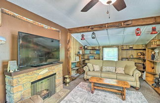 Photo 2 - Charming Cabin in Mountain View w/ Deck