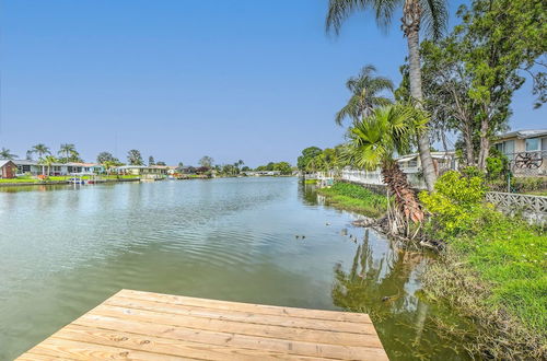 Photo 11 - Beautiful Holiday Home w/ Dock & Furnished Lanai