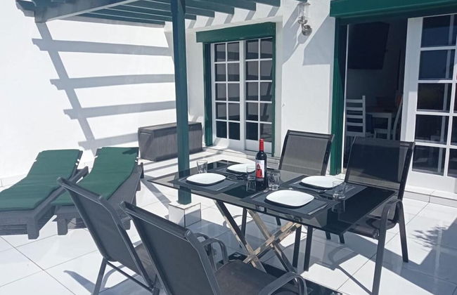 Front Line Seafront Apartment With all day Sun! - Photo 12