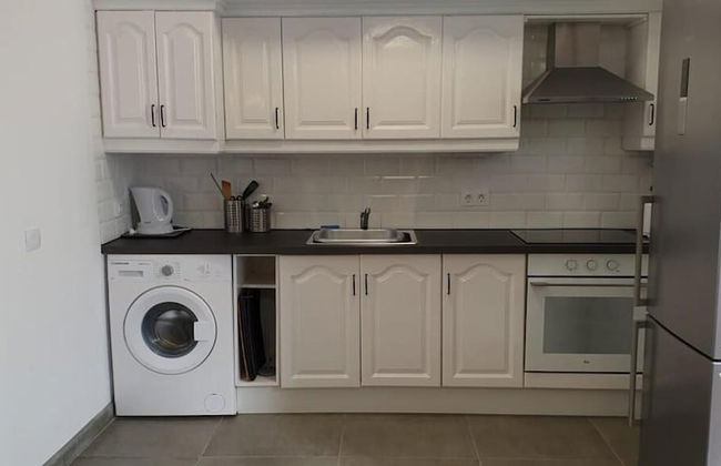 Front Line Seafront Apartment With all day Sun! - Photo 4