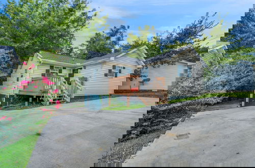 Foto 34 - Serene Downtown Clarksville Villa