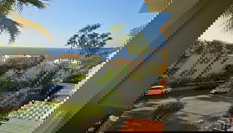 Foto 1 - Sun Kissed Vacation Home 3BR Retreat by the Ocean