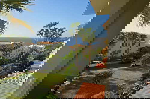 Foto 1 - Sun Kissed Vacation Home 3BR Retreat by the Ocean