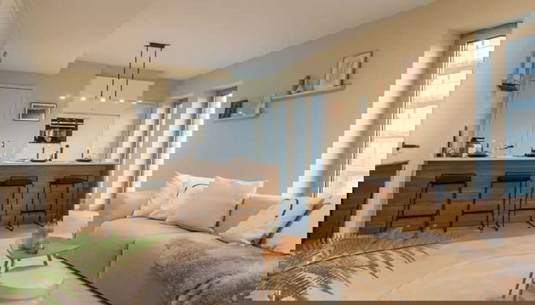 Foto 1 - Stunning Apartment With Terrace and Parking