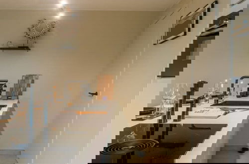 Foto 17 - Stunning Apartment With Terrace and Parking