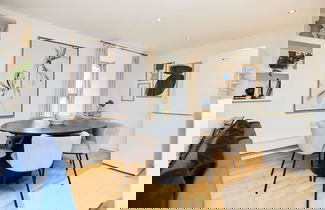 Foto 3 - The Gwendolen Retreat - Inviting 2bdr Apartment With Balcony