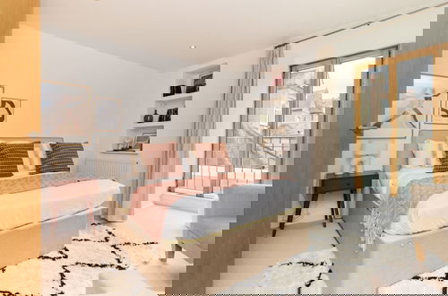 Foto 5 - The Gwendolen Retreat - Inviting 2bdr Apartment With Balcony