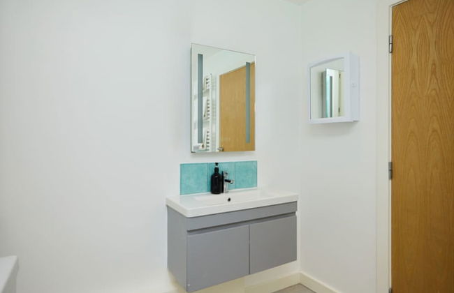 The Gwendolen Retreat - Inviting 2bdr Apartment With Balcony - Photo 21