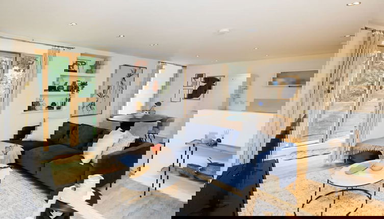Foto 1 - The Gwendolen Retreat - Inviting 2bdr Apartment With Balcony