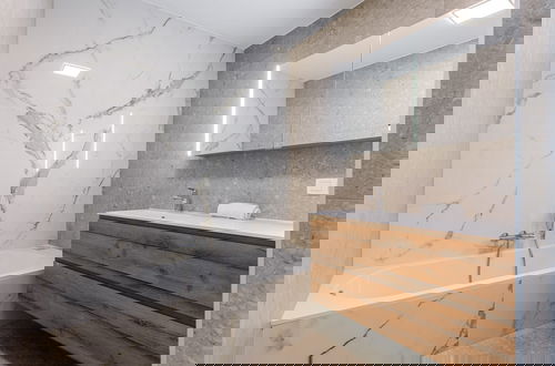 Foto 5 - Spacious Apartment With Huge Terrace With sea View