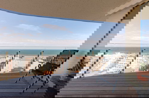 Foto 3 - Spacious Apartment With Huge Terrace With sea View