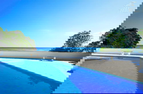 Foto 12 - White Rock Villa With Breathtaking Views and Pool