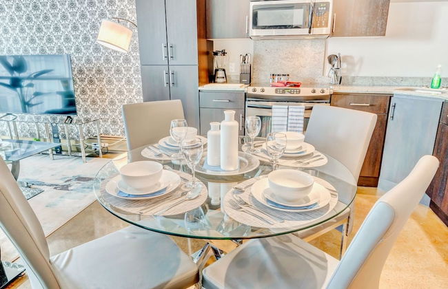 Luxury Condo With City Views Near Stampede Park - Foto 10