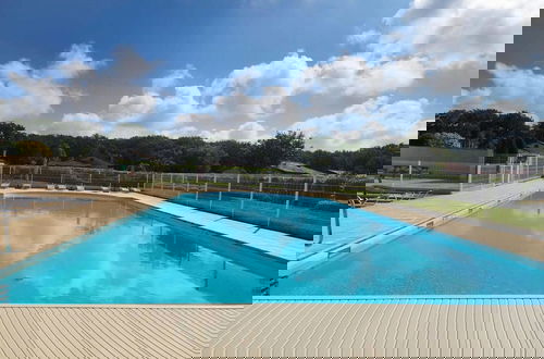 Foto 18 - Inviting Villa With Shared Pool