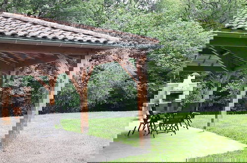 Foto 11 - Charming Villa With Garden