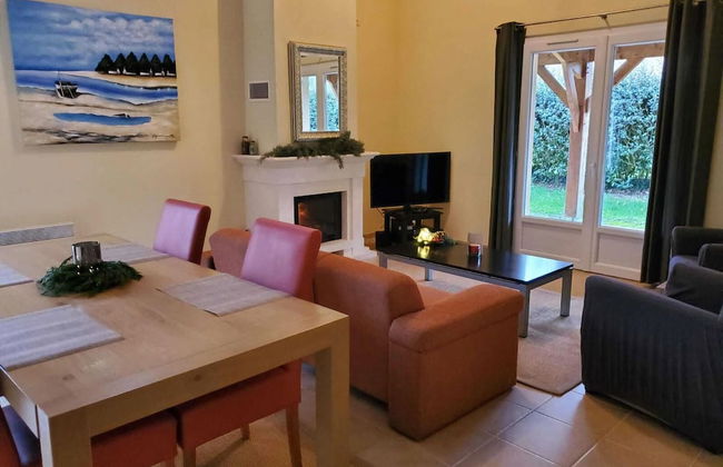 Spacious Villa With Garden and Pool - Photo 21