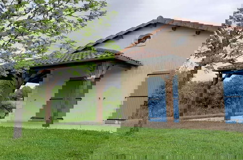 Foto 33 - Charming Villa With Garden