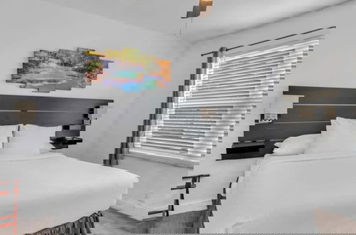 Foto 6 - Amazing 1st Floor Apartment Just Steps to Beach