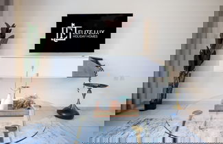 Foto 3 - Elite LUX Holiday Homes - Modern Comfort Studio in Business Bay Dubai