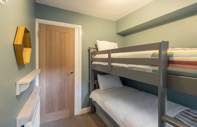 Host Stay Castle Hill Cottage - Photo 24