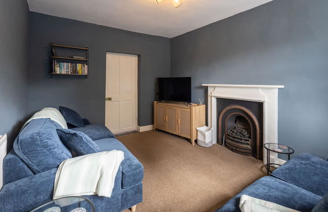 Host Stay Castle Hill Cottage - Photo 5