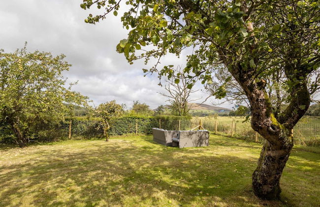 Host Stay Castle Hill Cottage - Photo 26