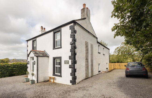 Host Stay Castle Hill Cottage - Photo 28