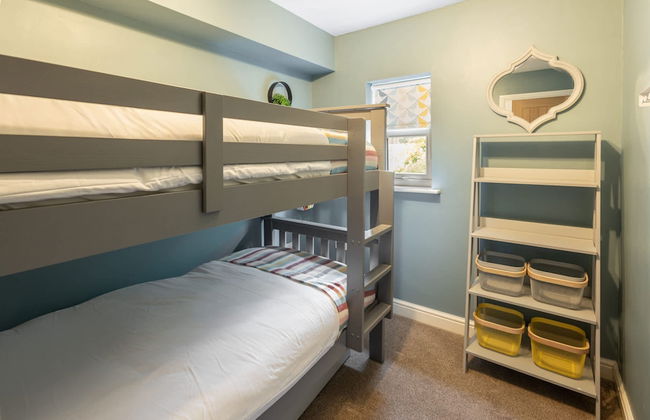 Host Stay Castle Hill Cottage - Photo 23