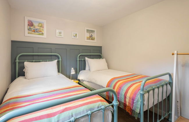 Host Stay Castle Hill Cottage - Photo 25