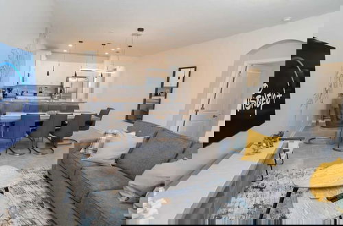 Foto 7 - Luxurious Townhouse With Themed Rooms Near Disney