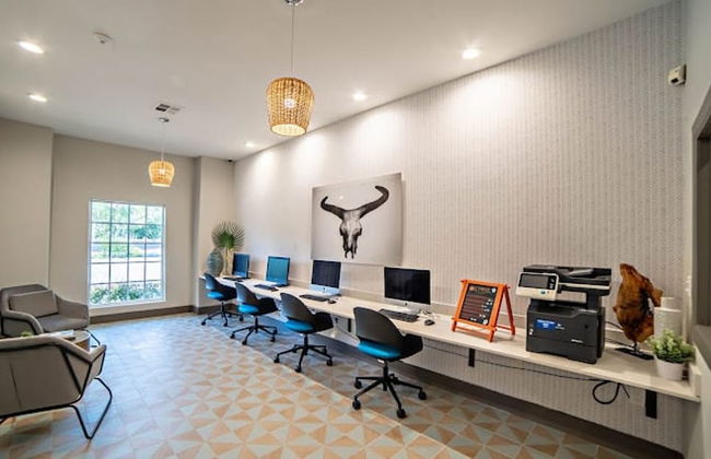 Comfy 2BR King Suite w Gym Pool Close to DT - Foto 24