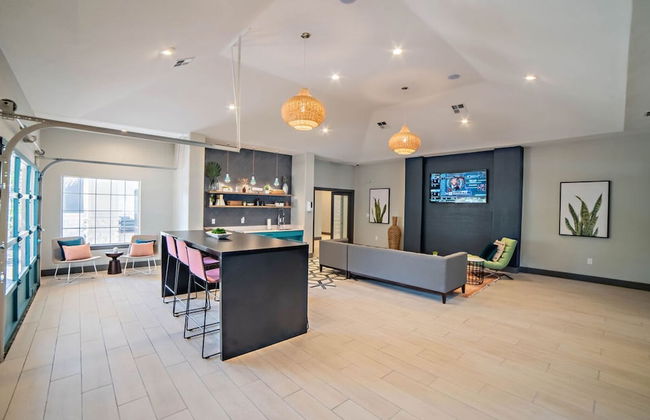 Comfy 2BR King Suite w Gym Pool Close to DT - Foto 23