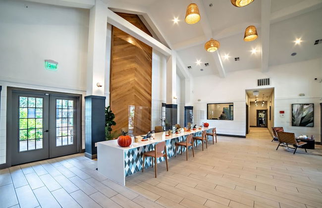 Comfy 2BR King Suite w Gym Pool Close to DT - Foto 25
