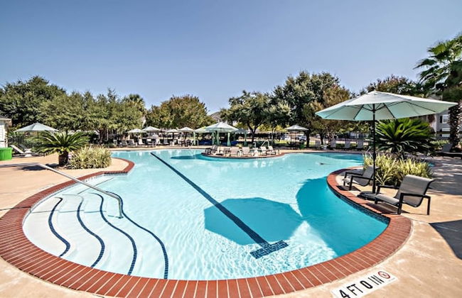 Comfy 2BR King Suite w Gym Pool Close to DT - Foto 15