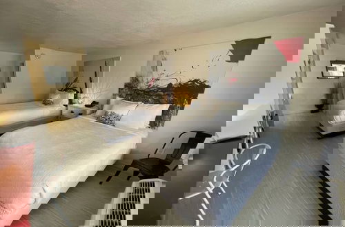 Photo 1 - Cozy Hotel With Super Location Near Disney