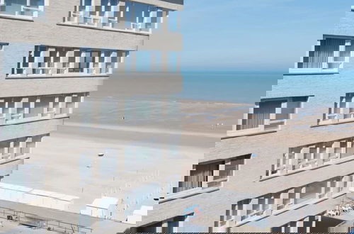 Foto 3 - Apartment With Sideways sea View in Middelkerke