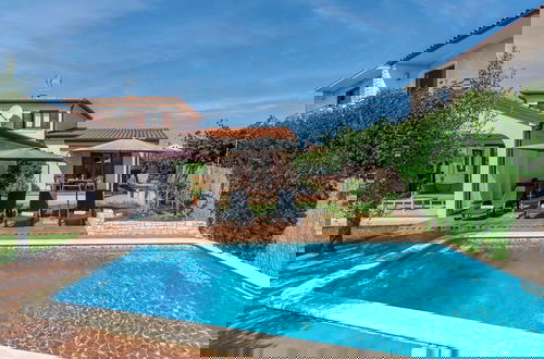 Foto 14 - Adorable Holiday House With Private Pool