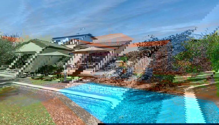 Foto 1 - Adorable Holiday House With Private Pool