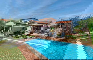 Foto 1 - Adorable Holiday House With Private Pool