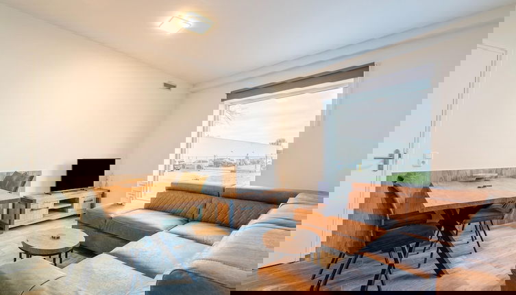 Foto 1 - Inviting Apartment With Terrace