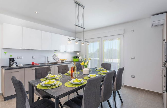 Villa in Novigrad With Private Pool - Foto 13