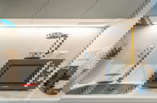 Foto 8 - Cozy Studio 10mins Away From Dubai Mall