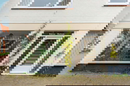 Foto 73 - Pleasant Holiday Home in Vrouwenpolder With Garden